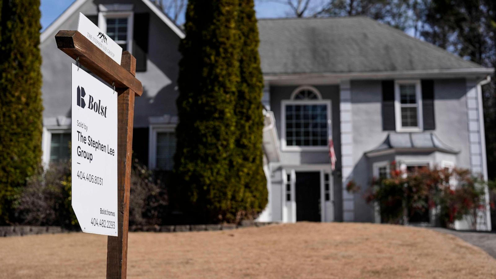 US Existing Home Sales Surge to Fastest Pace Since March Despite Rising Rates