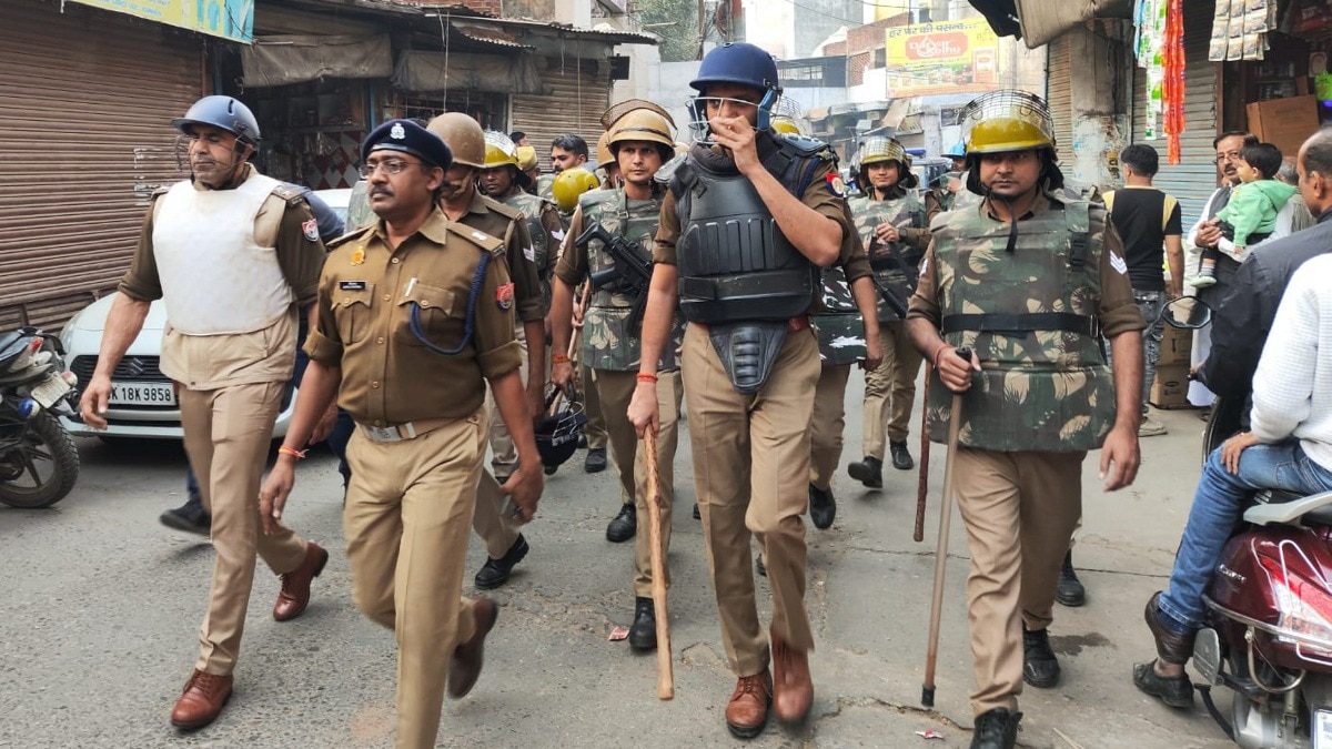 संभल में जुमे की नमाज: सुरक्षा के कड़े इंतजाम और तनावपूर्ण माहौल