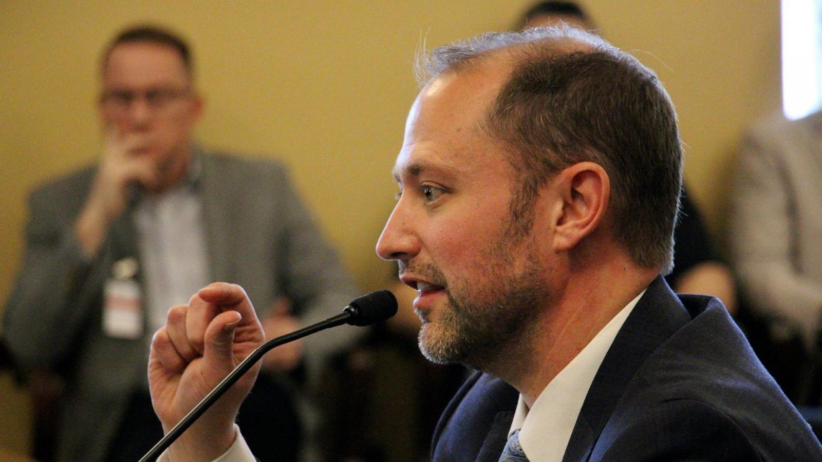 Utah Bill to Ban Collective Bargaining Sparks Fierce Debate