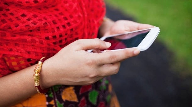 फेसबुक प्यार: शादीशुदा महिला का 6 साल छोटे लड़के के साथ भागना